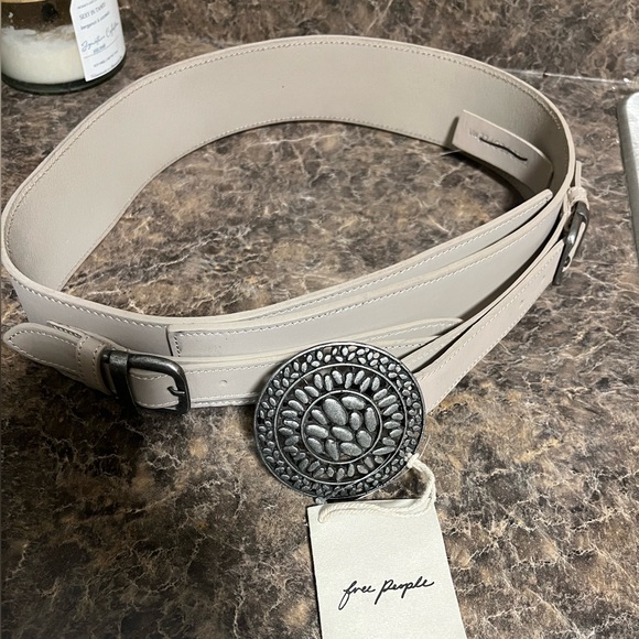 NWT Free People 100% Cow Leather Black Belt in GREY!   NWT - Picture 3 of 7